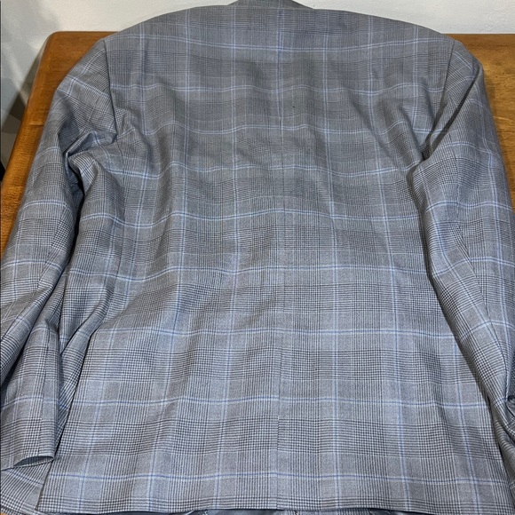Jos A. Bank RESERVE Gray Plaid Men's Blazer Size 46 REGULAR - Picture 3 of 10